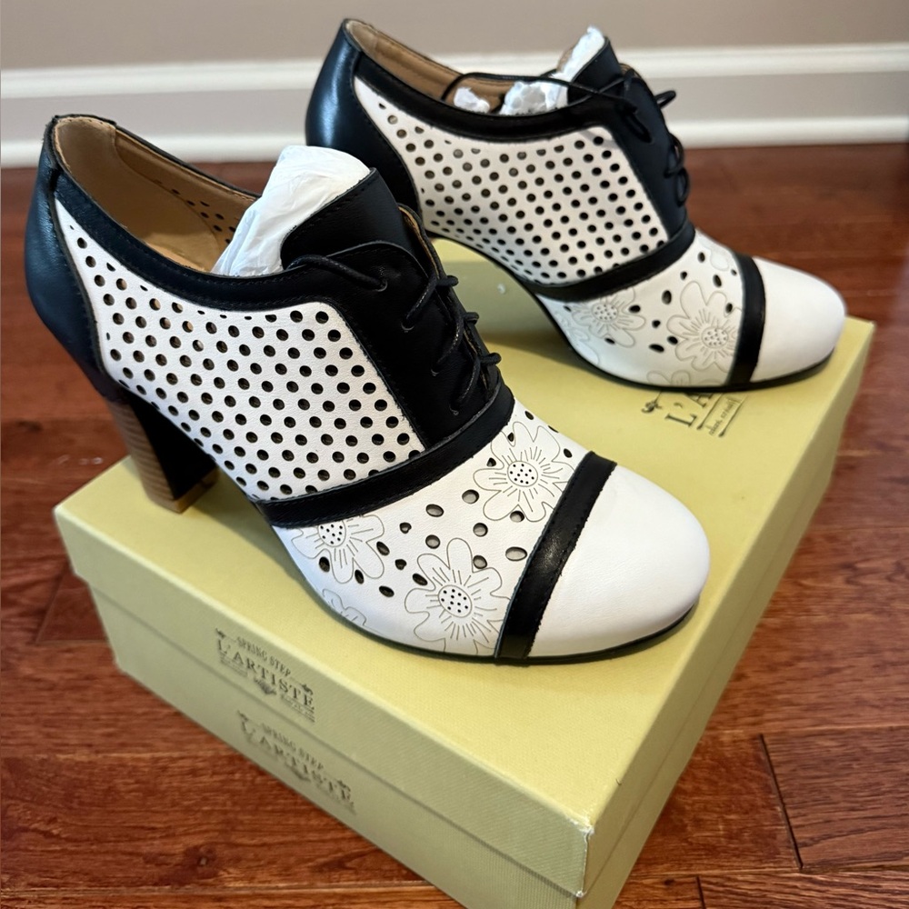 L'Artiste by Spring Step Oxfeel Two-Tone Oxford Pump Size 39.